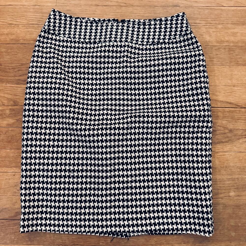 Worthington black white houndstooth knee length pencil skirt size 8
b67
